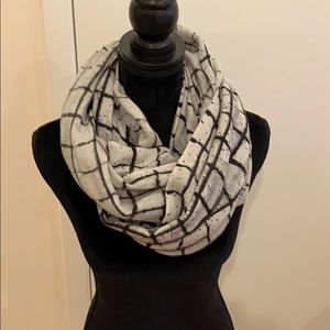 Infinity scarf